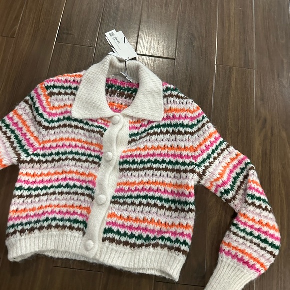 Zara blogger Bloggers Favorite
Rainbow Stripe Button Up Lapel... - Picture 5 of 7